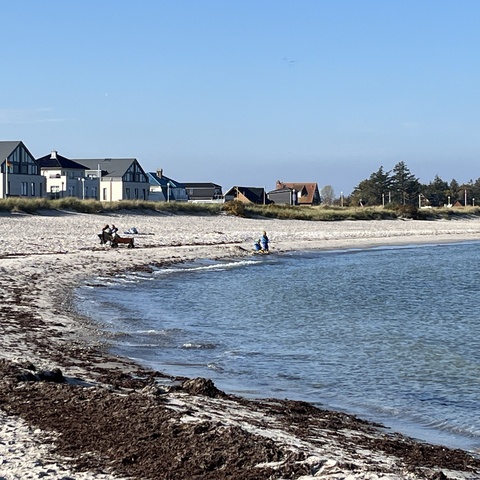 erste Häuserzeile in der Bucht